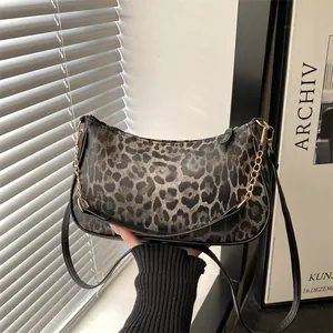 Sac Sous le Bras Imprimé Léopard pour Femme Mode Cuir PU Vintage Sac Hobo Avec Chaîne en Métal Petit Sac à Bandoulière