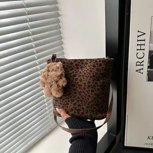 Leopard Print Bucket Bag Retro Frosted Velvet Fabric Women Shoulder Crossbody Bag With Optional Plush Charm Fashion