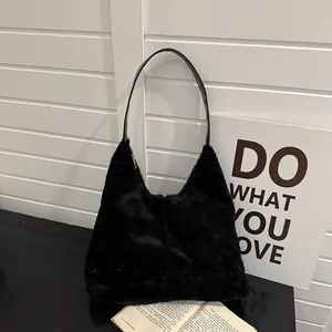 Grand Sac Fourre-Tout en Peluche pour Femme Sac à Épaule en Fausse Fourrure Rétro Sac sous le Bras Moelleux d'Hiver Minimaliste Sac à Main Décontracté