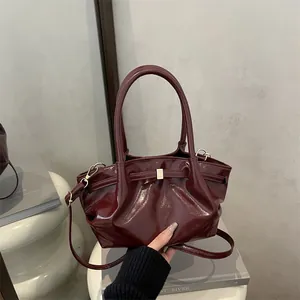Borsa a Secchiello da Donna in Pelle PU Lucida Minimalista Plissettata Borsa a Mano Casual a Tracolla Con Fibbia Dorata per Pendolarismo