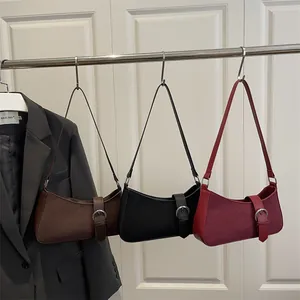 Sacs baguette minimalistes en simili daim marron, noir et bordeaux avec boucle