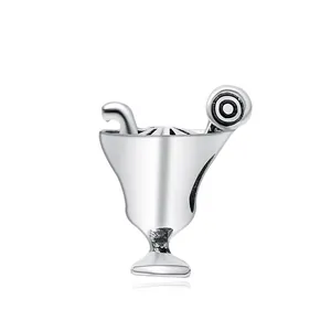 Charm a forma di bicchiere da cocktail in argento lucido con cannuccia per bracciali DIY