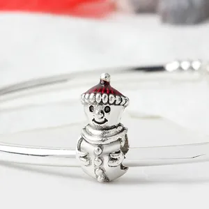 Süßer Weihnachts-Schneemann-Anhänger in Silber mit roter Emaille auf Armband