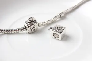 Charm a valigia in argento vintage con incisione Paris su bracciale snake elegante