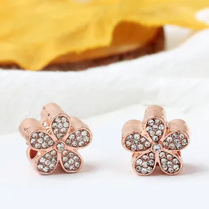 Roségoldene Perle mit fünfblättriger Blüte und Kristallen für DIY-Armbänder