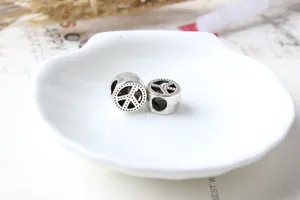 Hohle Friedenszeichen-Perlen aus Vintage-Silberlegierung für DIY-Schmuckherstellung