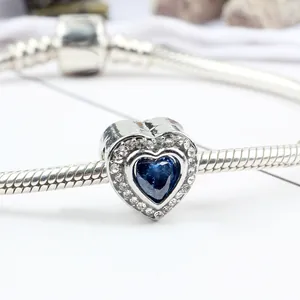 Bracelet chaîne serpent en argent avec pendentif cœur en gemme bleu foncé et cristaux