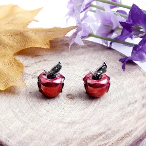 Charms de manzana roja esmaltada con cristales verdes para pulseras personalizadas