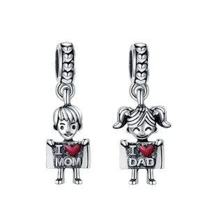 Breloques en Alliage Rétro Garçon Fille Avec I Love Mom Dad Cœur Rouge Émail Argent Antique Breloques pour DIY Bijoux Style Pandora