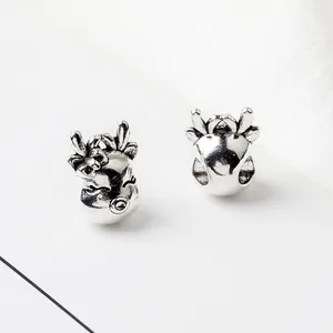 Macro di ciondoli a forma di renna in argento vintage con dettagli a fiocco