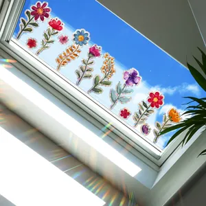 Adesivi olografici per finestre a fiori che proiettano luci arcobaleno sulla parete