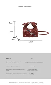 Detaillierte Maße der roten Mini-Handtasche aus PU-Leder mit Stickerei und weißen Punkten
