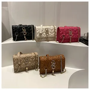 Detailed display of vintage chain crossbody bags in five colors with quilted PU leather texture