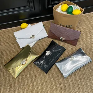 Pochettes enveloppes élégantes en cuir gaufré avec boucle en métal en cinq couleurs
