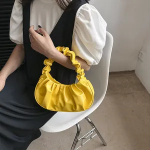Bolso de mano nube chic amarillo limón para mujer con diseño de textura plisada