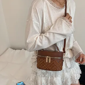 Retro dark brown bucket bag with diamond embroidery and adjustable shoulder strap