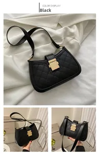 Détails du sac bandoulière matelassé noir avec fermoir doré et texture à losanges