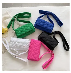 Détails de sacs à bandoulière matelassés en cinq couleurs avec sangles réglables