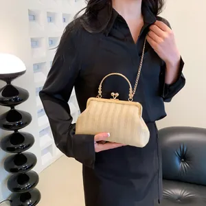 Sac Bandoulière Vintage Tissé en Forme de Coquille Pour Femmes Chaîne en Métal Sac à Main en Paille Style Français