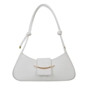 Elegante borsa sottospalla a mezzaluna bianca con fibbia dorata e tracolla annodata