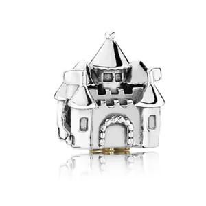 Charm castello argentato per bracciali DIY con torri dettagliate e finitura lucida