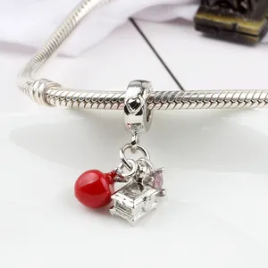 Set de charms plata S925 con granada de esmalte rojo, gema rosa y un gramófono