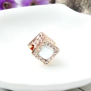 Roségouden vierkante bedel met kattenoogsteen en fonkelende zirkonia details