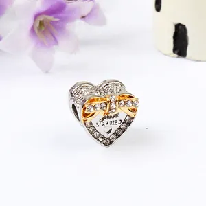 Charm a cuore Just Married con fiocco dorato e zirconi per gioielli sposa