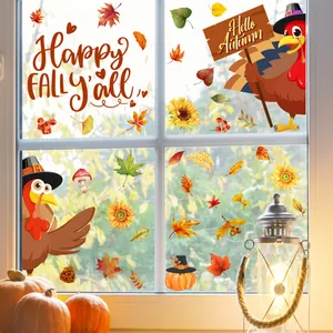 Détail de stickers de Thanksgiving avec dinde et citrouille sur vitre avec éclairage chaleureux