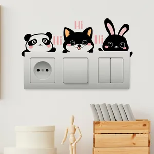 Dettaglio di adesivi murali panda, cane e coniglio per decorazione di interruttori