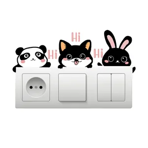 Dettaglio di simpatici adesivi in PVC con panda e cucciolo su placca interruttore luce