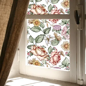 Detail der Fensterfolie mit Pfingstrosen- und Chrysanthemenmuster im Vintage-Stil