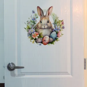 Détail sticker mural lapin aquarelle avec fleurs et œufs de Pâques sur porte blanche