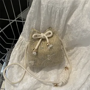 Mini sac seau en paille avec broderies florales et cordon de serrage femme