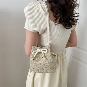 Sac seau en paille avec broderie florale et cordon de serrage pour la plage