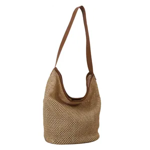 Grand sac cabas tressé avec lanières en cuir marron pour mode plage femme