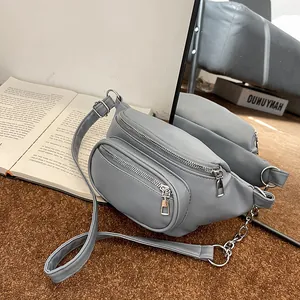 Sac de Poitrine à la Mode en Cuir PU pour Hommes Femmes Grande Capacité Sac Bandoulière Sac Ceinture Double Fermeture Éclair Chaîne en Métal Urbain Minimaliste Extérieur Casual Sling Bag