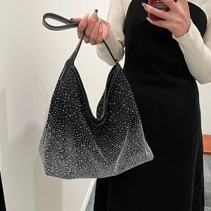 Sac cabas noir chic avec strass dégradés effet ciel étoilé et poignées en cuir