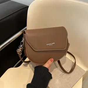 Sacoche Selle Femme en Cuir PU Texture Simple Demi-Cercle Couleur Unie Rabat Sac Bandoulière Sac à Épaule Usage Quotidien