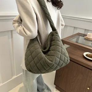 Sac fourre-tout matelassé en velours côtelé vert olive avec grande capacité et bandoulière