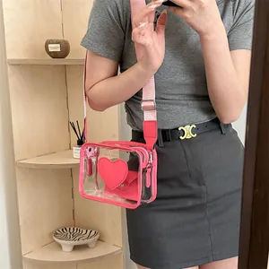 Borsa a tracolla in PVC trasparente rosa con cuore e tracolla larga