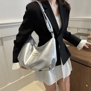 Sac hobo argenté mode pour femme avec design plissé nuage et grande capacité