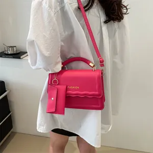 Ensemble sac à main tissé français magenta avec chaîne et petit sac assorti