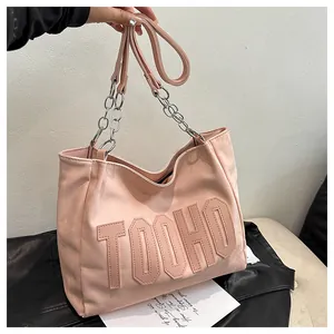Detail of pink TOOHO tote bag with 3D letters and stylish silver chain shoulder strap