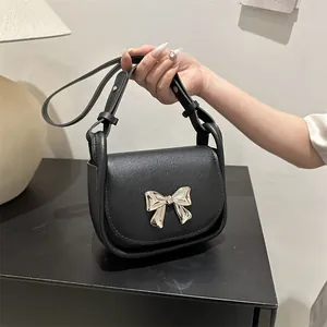 Sacoche de Selle à Nœud en Métal Mode pour Femme en Cuir PU Petit Sac Carré Bandoulière pour Fête Quotidienne à la Mode