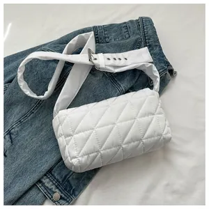 Detail of white quilted oxford cloth crossbody bag with adjustable wide fabric strap