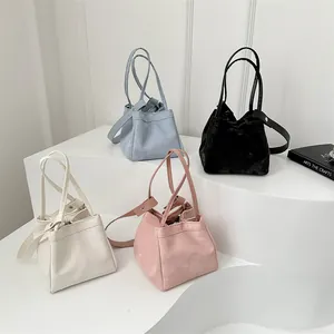 Sac seau minimaliste à cordon en quatre couleurs avec poignées et large bandoulière chic