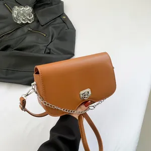 Petit Sac Carré en Cuir PU pour Femmes Design Minimaliste à Vagues Sac à Épaule Bandoulière Avec Chaîne et Serrure en Métal