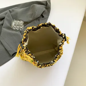 Sac seau à paillettes dorées avec cordon de serrage et compartiment intérieur spacieux