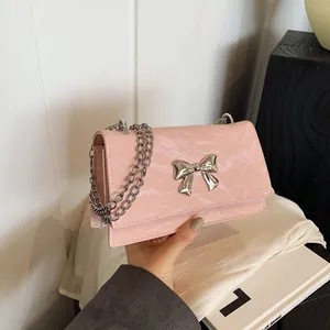 Petit Sac Carré en Cuir PU pour Femmes Avec Noeud en Métal Chaîne Décor Texture Marbre Plissée Sac à Bandoulière Mode